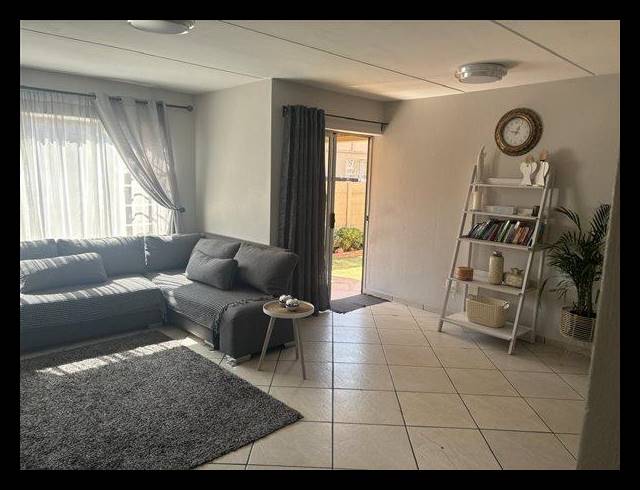 3 BEDROOM TOWNHOUSE FOR SALE IN RAVENSWOOD